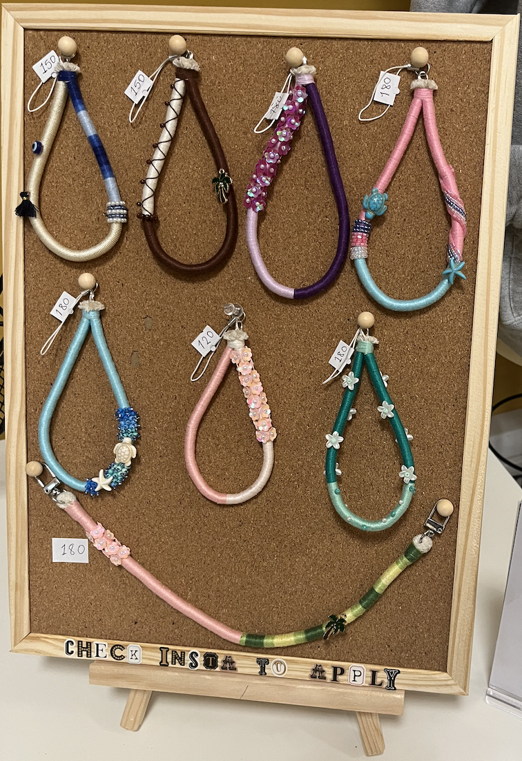 Beige & blue charm